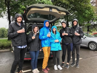 Leah and her friends from USA - happy faces in spite of the weather !